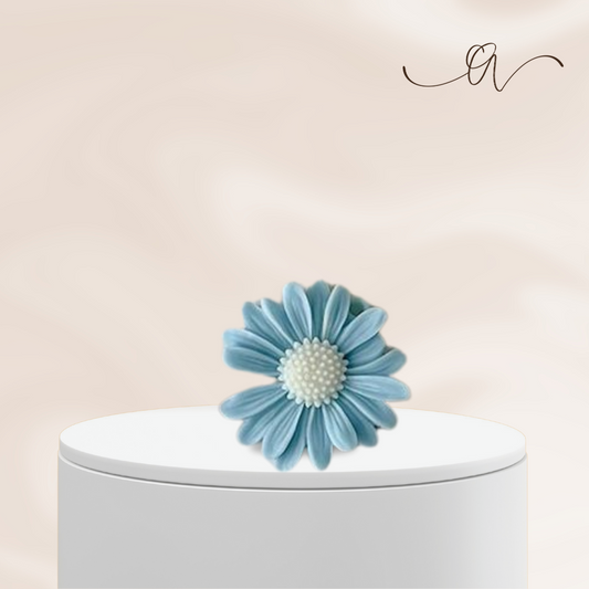 The Daisy Candle - by the Alchemist